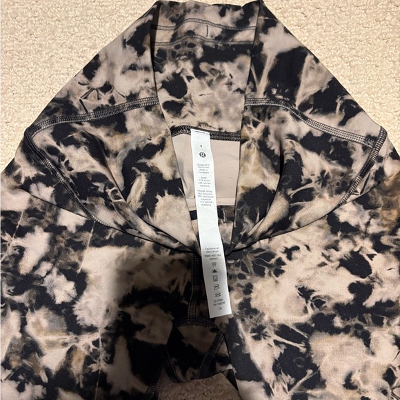 lululemon align high rise Tie-Dye Bike Shorts - Picture 3 of 3